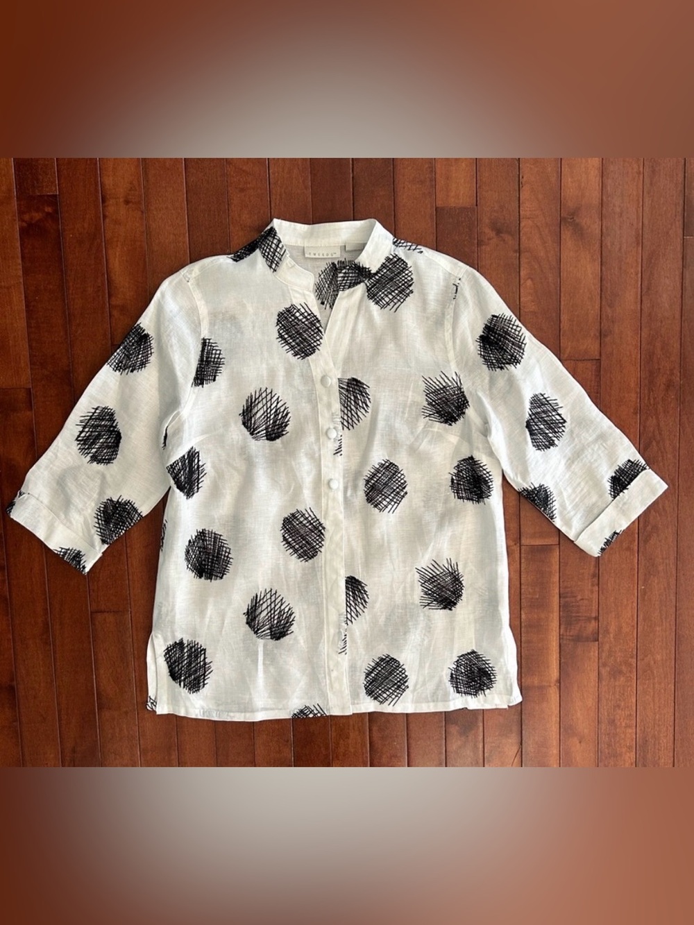 Tweeds White Linen Button Down Women’s Shirt with Black Embroidery Size Large